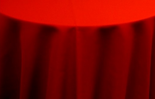 Tablecloth Holiday Red Visa 120" Round